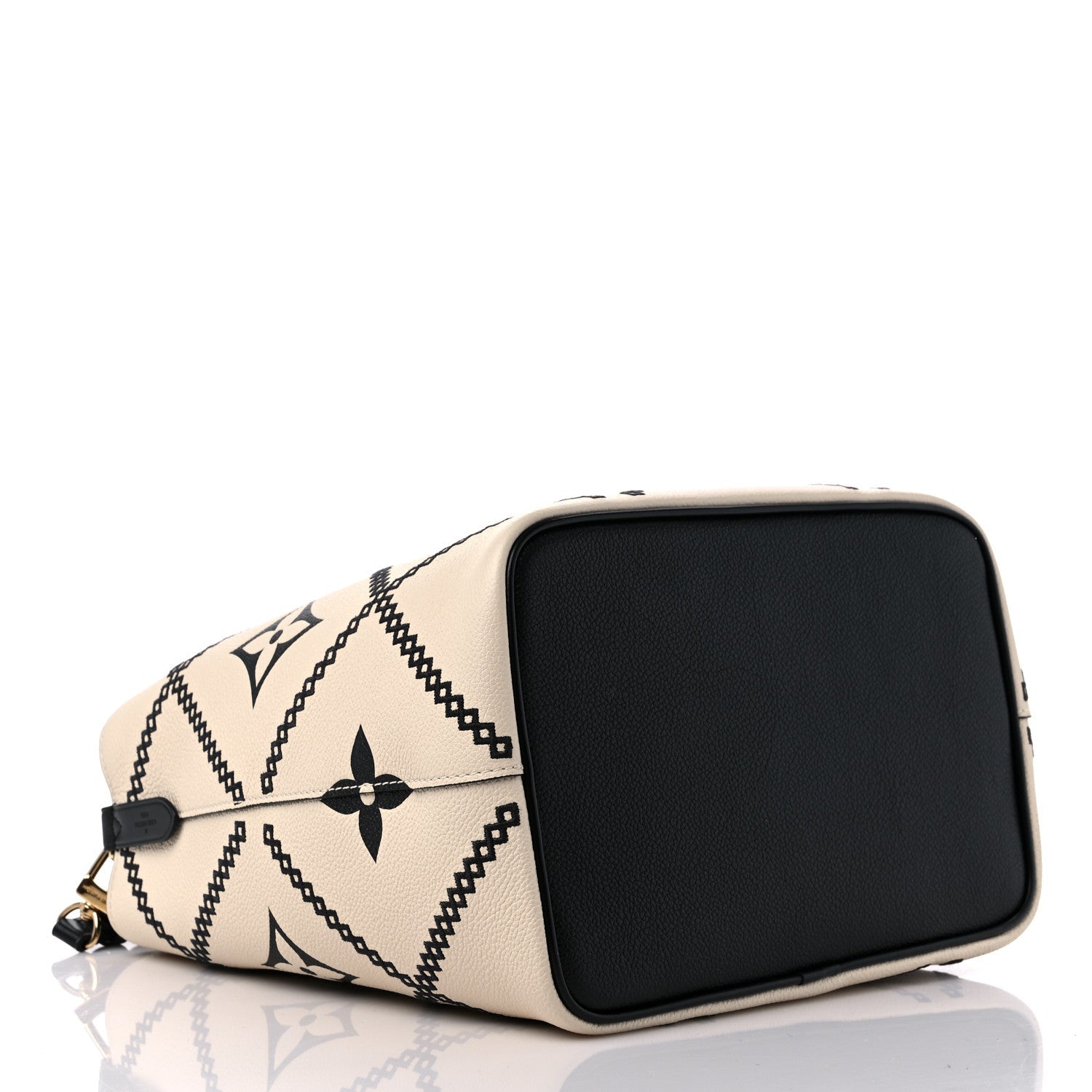 Louis Vuitton Giant Broderies NéoNoé MM Bucket Bag - White