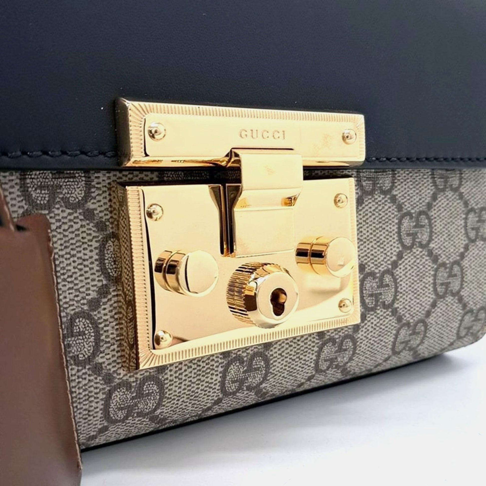 Gucci GG Padlock Crossbody Shoulder Bag – Black